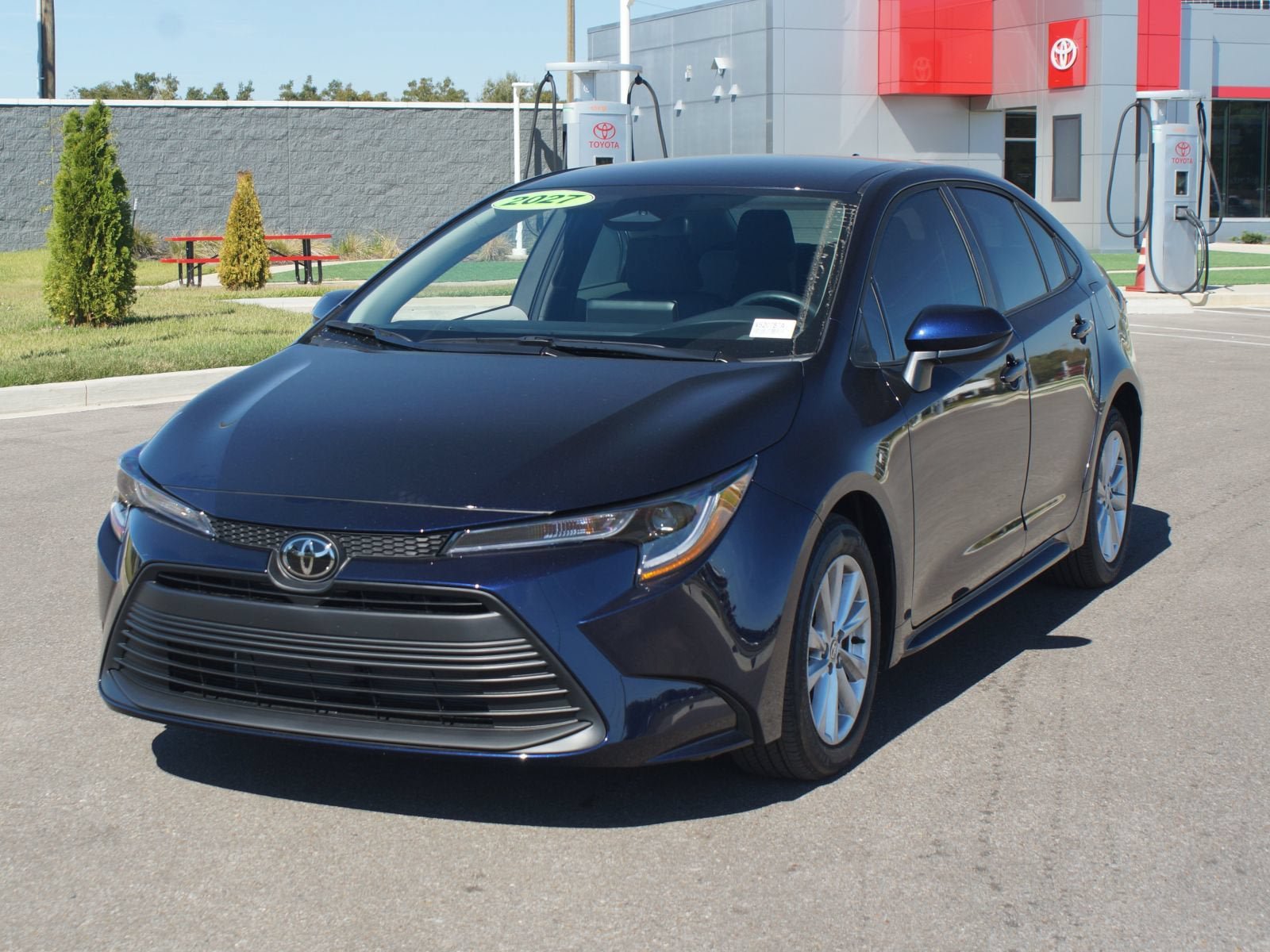 Used 2027 Toyota Corolla LE FWD image 22