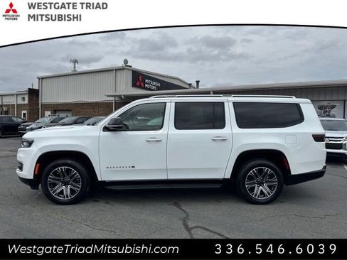 Used 2024 Jeep Wagoneer L Series II w/ Flexible Seating Group AWD/4WD image 4