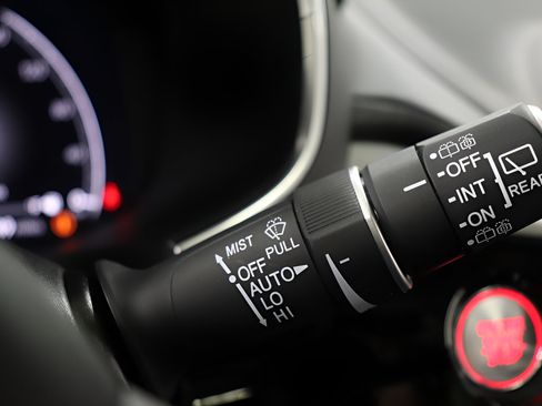 Used 2025 Acura MDX SH-AWD w/ Technology Package image 19