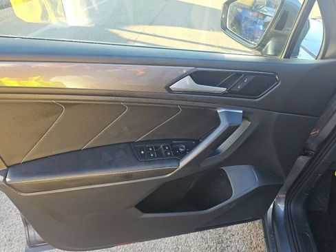 Used 2023 Volkswagen Tiguan SE image 28