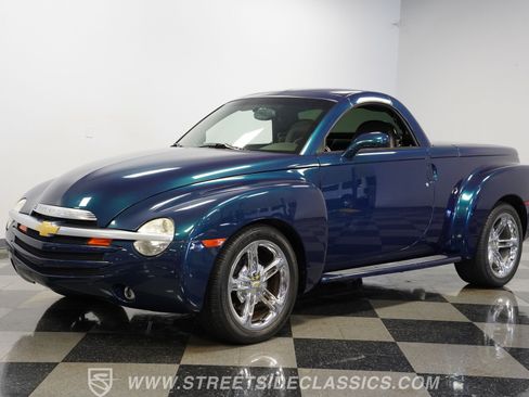 Used 2005 Chevrolet SSR w/ Preferred Equipment Group RWD image 6