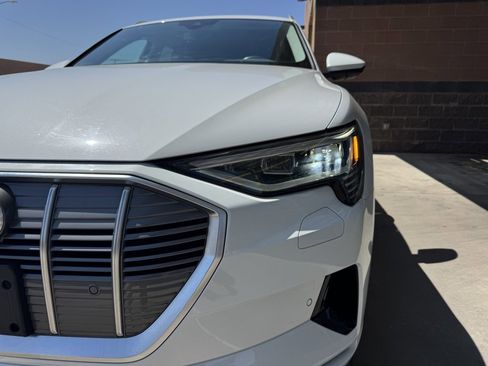 Used 2022 Audi e-tron Premium image 11