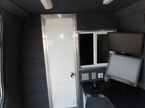 Used 2014 Freightliner Sprinter 2500 RWD image 27