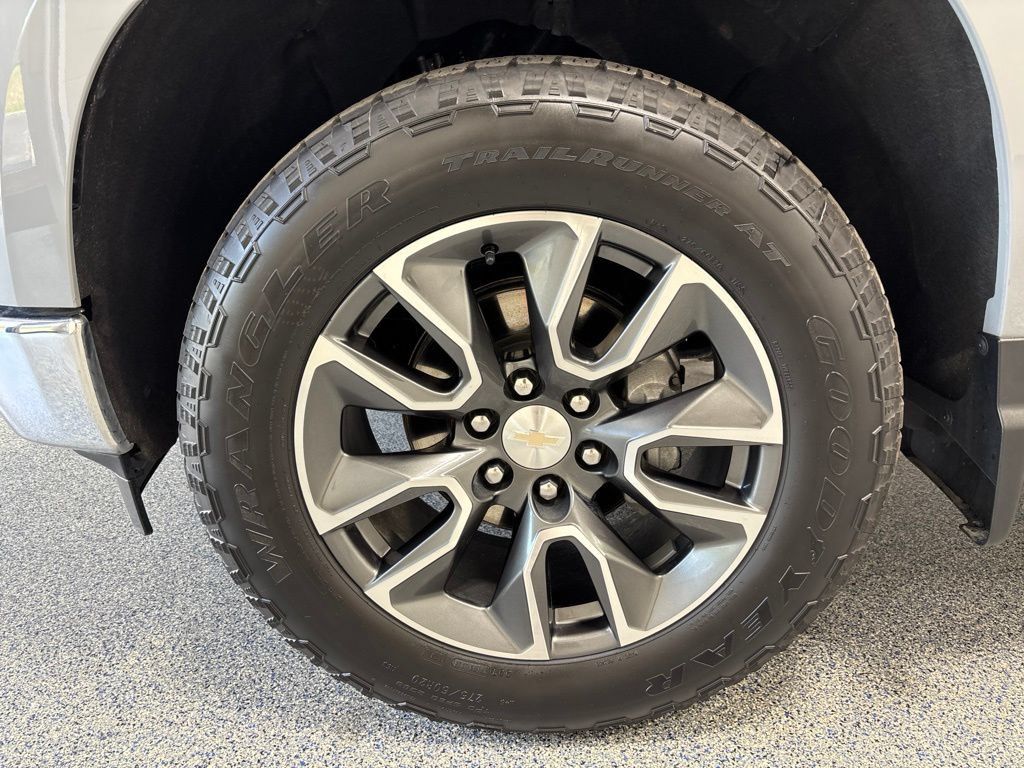 Used 2024 Chevrolet Silverado 1500 LT AWD/4WD image 40