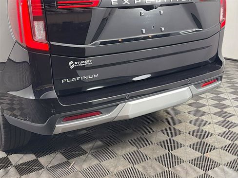 Used 2025 Ford Expedition Platinum AWD/4WD image 39
