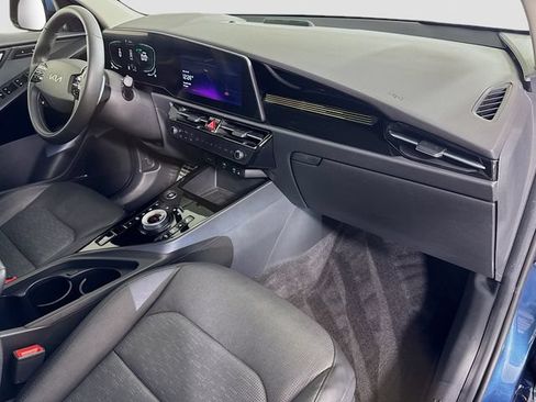 Used 2023 Kia Niro SX Touring FWD image 31