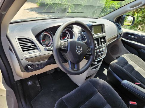 Used 2019 Dodge Grand Caravan SE FWD image 27