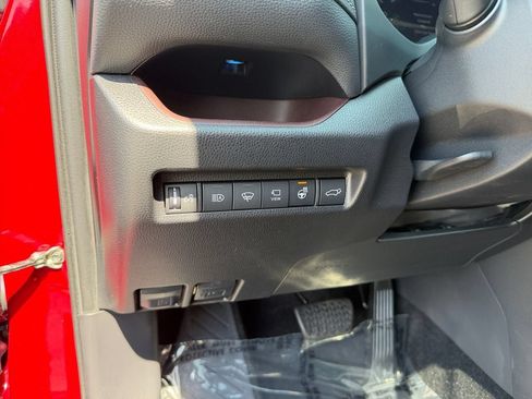 Used 2020 Toyota RAV4 Limited AWD/4WD image 19