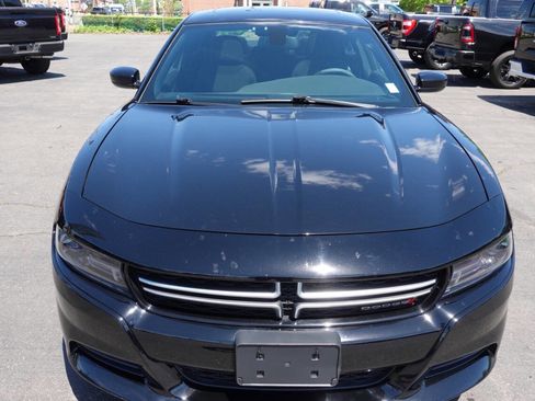 Used 2015 Dodge Charger SE w/ Power Sunroof Group AWD/4WD image 8
