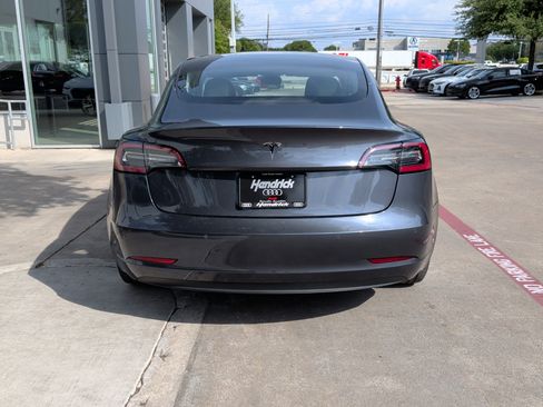 Used 2022 Tesla Model 3 Standard Range image 9