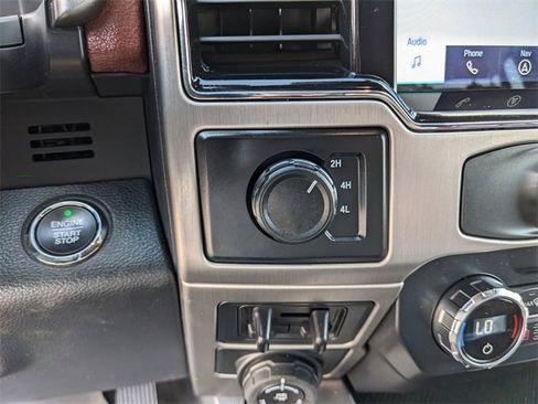 Used 2022 Ford F450 Platinum w/ FX4 Off-Road Package image 25