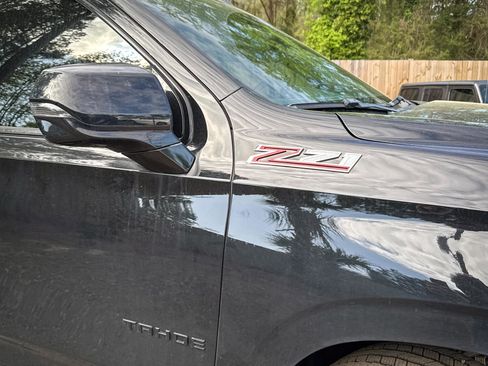 Used 2022 Chevrolet Tahoe Z71 w/ Luxury Package image 12