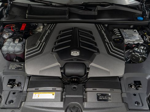 Used 2024 Lamborghini Urus Performante AWD/4WD image 12