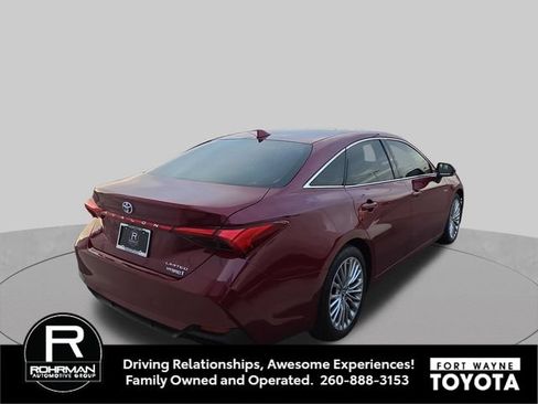 Used 2019 Toyota Avalon Limited FWD image 6