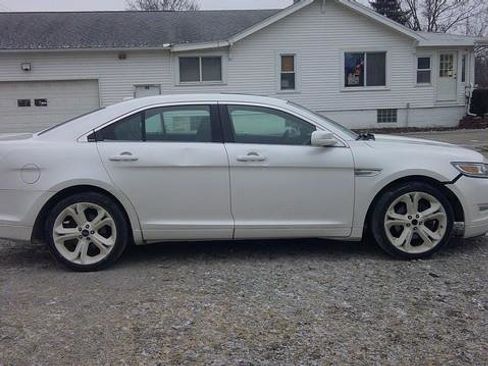 Used 2010 Ford Taurus SHO image 3