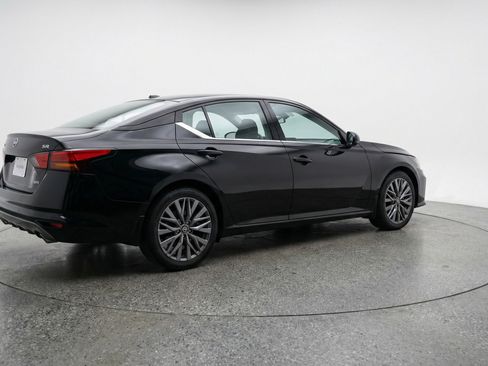 Used 2025 Nissan Altima 2.5 SV image 9