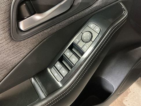 Used 2023 Nissan Rogue SV image 12