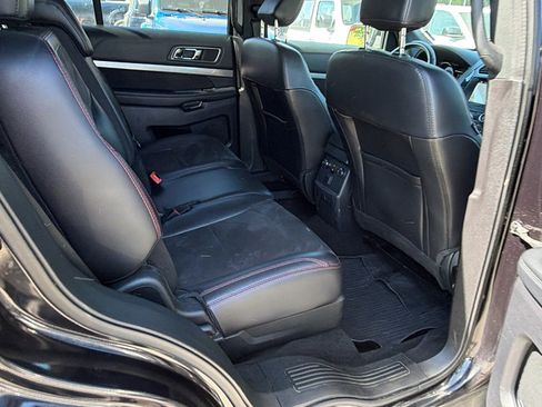 Used 2019 Ford Explorer XLT w/ Equipment Group 202A FWD image 21