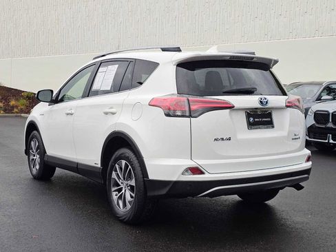 Used 2018 Toyota RAV4 XLE image 5