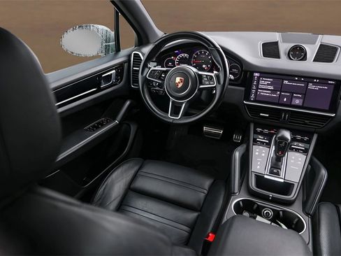 Used 2020 Porsche Cayenne S image 18