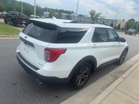Used 2023 Ford Explorer XLT w/ Equipment Group 202A RWD image 6