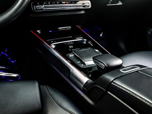 Used 2021 Mercedes-Benz GLB 250 image 6