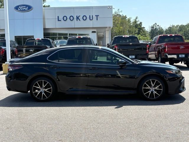 Used 2022 Toyota Camry SE FWD image 6