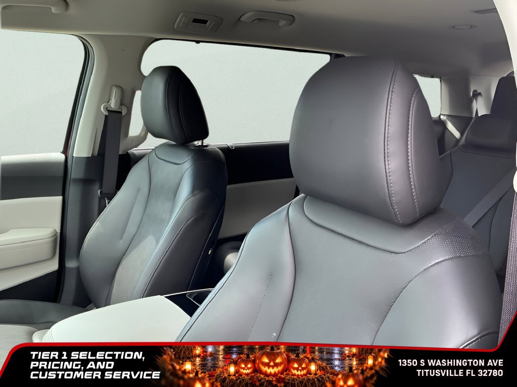 Used 2024 Kia Carnival EX FWD image 22