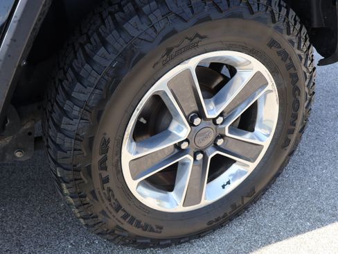 Used 2019 Jeep Wrangler Unlimited Sahara AWD/4WD image 37
