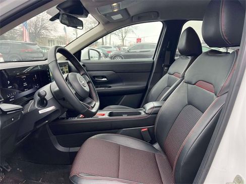 Used 2025 Nissan Kicks SR image 17