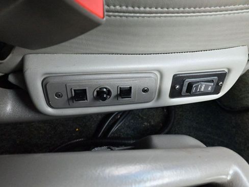 Used 2017 GMC Savana 2500 RWD image 30