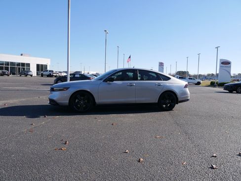 Used 2025 Honda Accord Sport image 5
