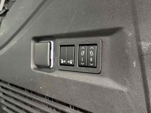 Used 2022 Chevrolet Tahoe RST w/ Luxury Package image 35