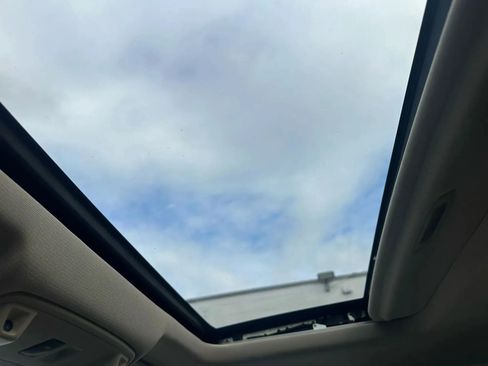 Used 2015 Cadillac Escalade Luxury image 19