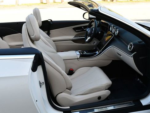 Used 2025 Mercedes-Benz CLE 300 4MATIC Cabriolet image 64