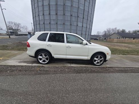 Used 2008 Porsche Cayenne Tiptronic AWD 4dr SUV image 2