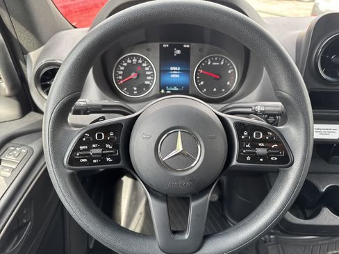 Used 2023 Mercedes-Benz Sprinter 2500 image 12