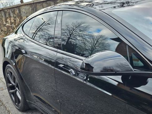 Used 2022 Tesla Model S Plaid image 11