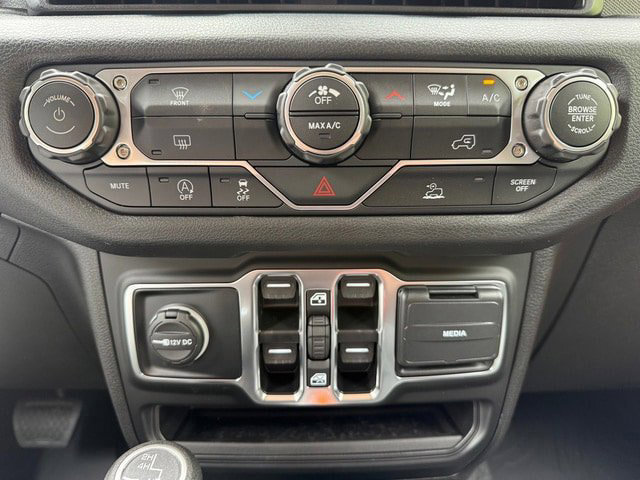 Used 2025 Jeep Gladiator Sport AWD/4WD image 24