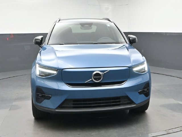 Used 2023 Volvo XC40 Recharge Ultimate AWD/4WD image 2