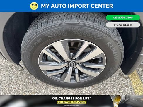 Used 2024 Nissan Pathfinder SL AWD/4WD image 9