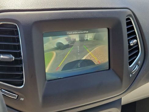 Used 2019 Jeep Compass Latitude image 28