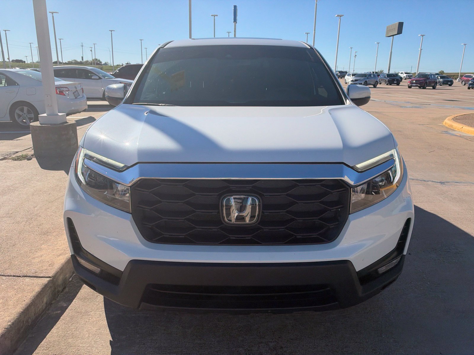 Used 2025 Honda Passport EX-L image 2