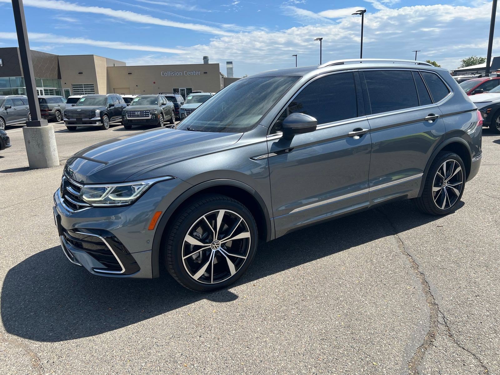 Used 2022 Volkswagen Tiguan SEL R-Line AWD/4WD image 8