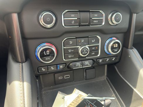 Used 2024 GMC Yukon XL AT4 w/ AT4 Premium Plus Package AWD/4WD image 30