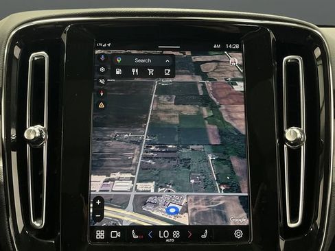 Used 2024 Volvo XC40 B5 Plus image 10