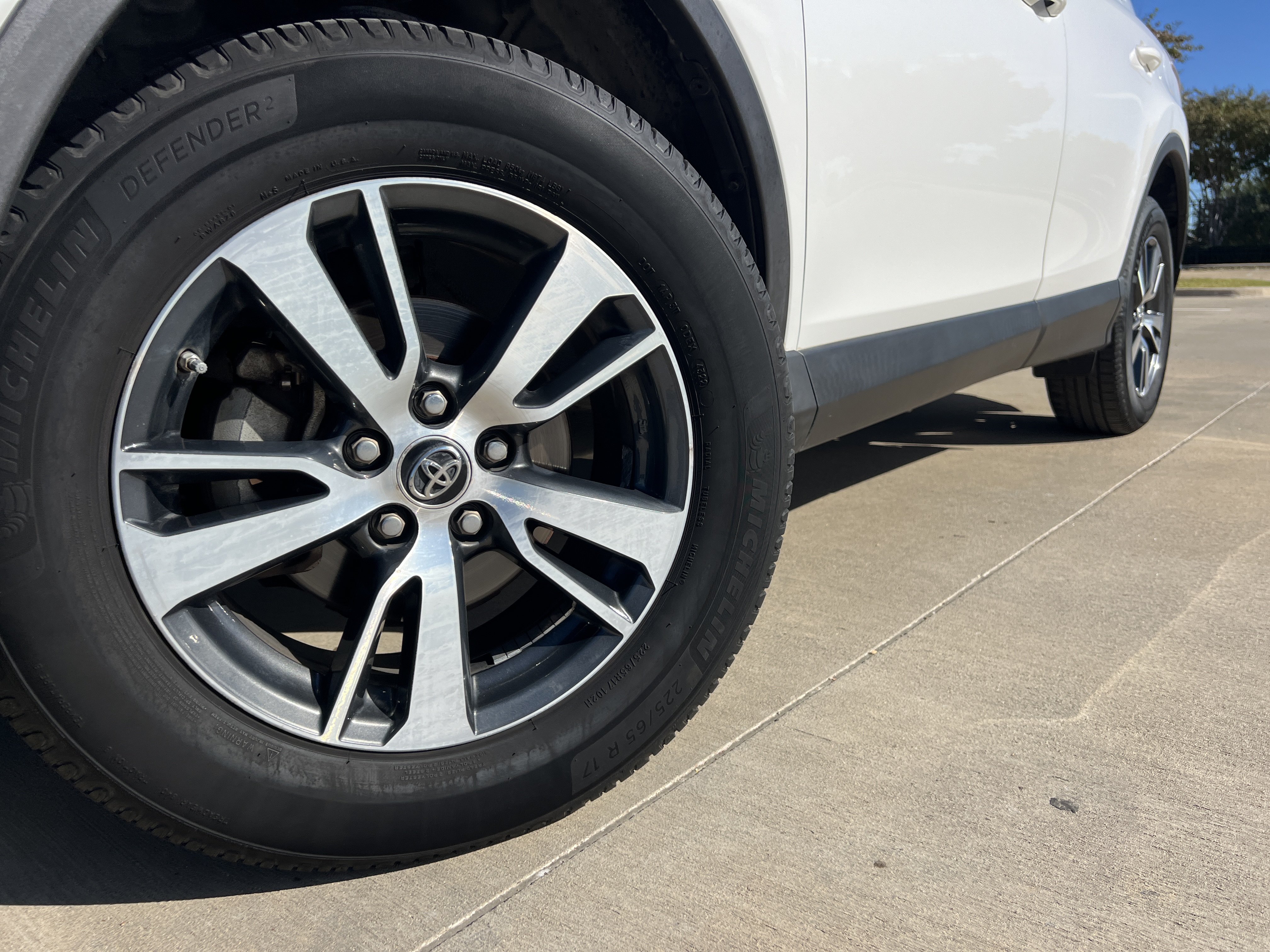 Used 2018 Toyota RAV4 XLE w/ Plus Extra Value Package FWD image 13