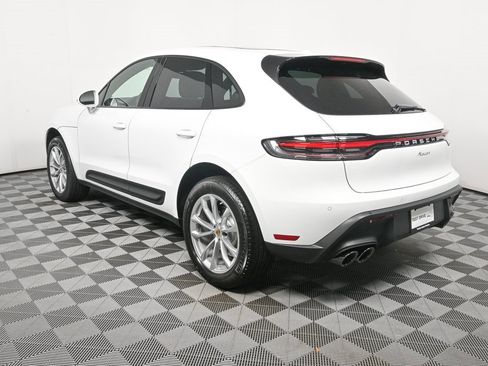 Certified 2025 Porsche Macan image 3