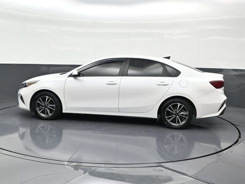 Used 2022 Kia Forte LXS image 2