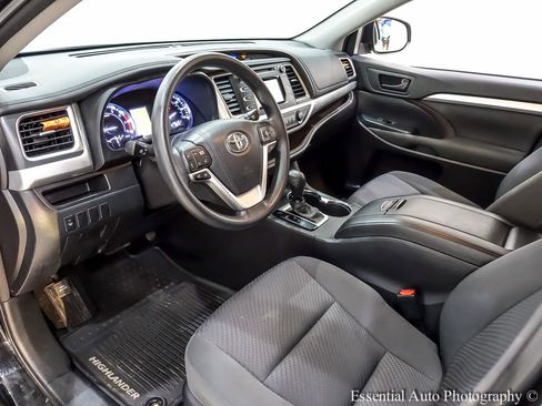 Used 2016 Toyota Highlander LE image 14